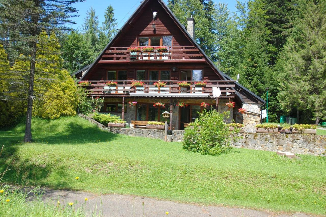 Domek Mysliwski W Mucznem Лютовиска Экстерьер фото